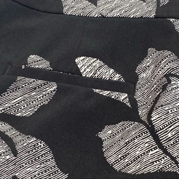 Ann Taylor factory black and white floral shorts size 0 - Picture 8 of 16